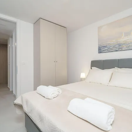 Modern Escape - Two Bedroom With Balcony Dubrovnik