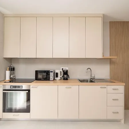 Modern Escape - Two Bedroom With Balcony Apartment