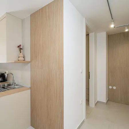 Modern Escape - Two Bedroom With Balcony Apartment